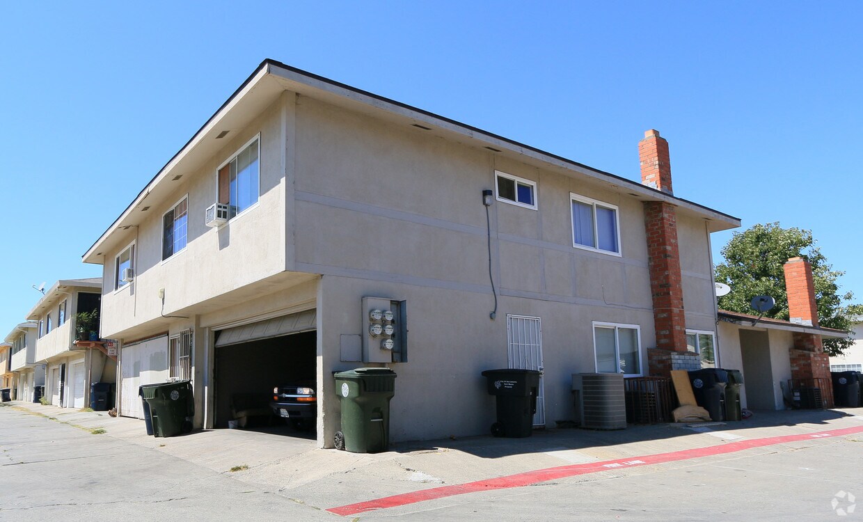 Building Photo - 10 Nedra Ct