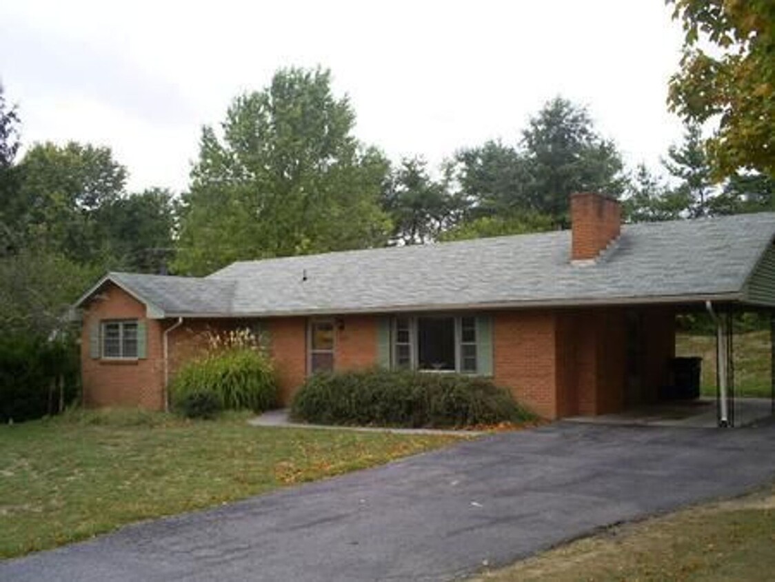 Primary Photo - 3 Bedroom Home with Carport in Blacksburg