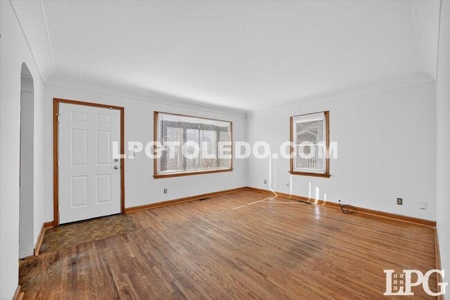 Building Photo - 1525 Akron St