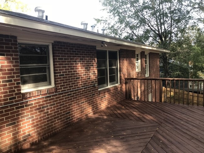 Building Photo - **UPCOMING**Nice 4 Bedroom / 1 Bathroom Ho...