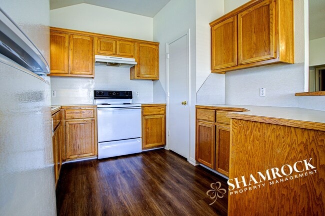 Building Photo - Duplex near Hewitt Post Office