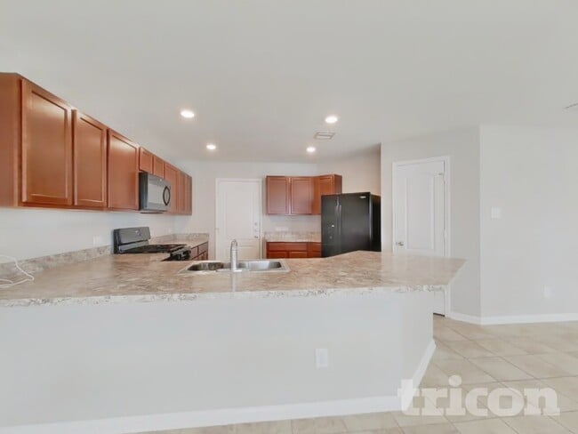 Building Photo - 5342 Castle Discordia St