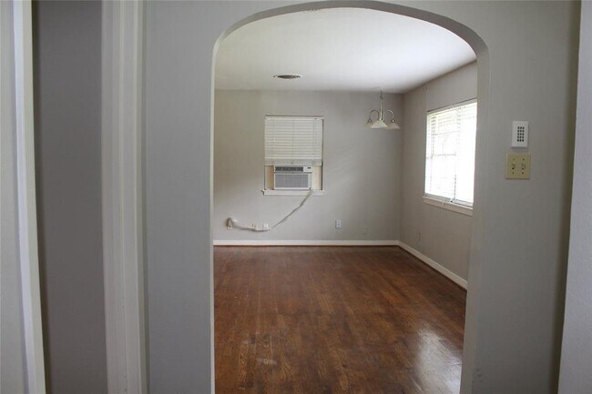 Building Photo - 3515 Broadmead Dr