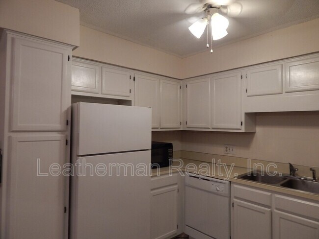 Foto del edificio - 738 Coventry Ln