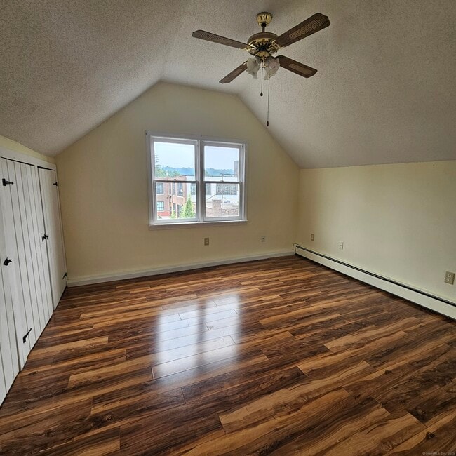 Foto del edificio - 125 Brightwood Ave