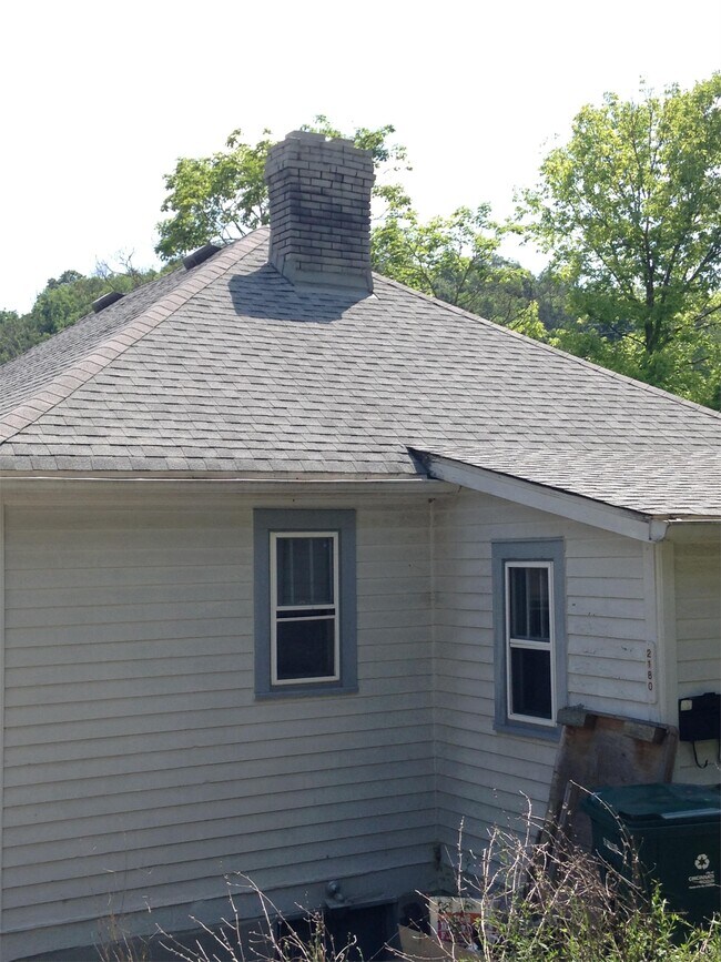 Building Photo - 2180 Champlain St