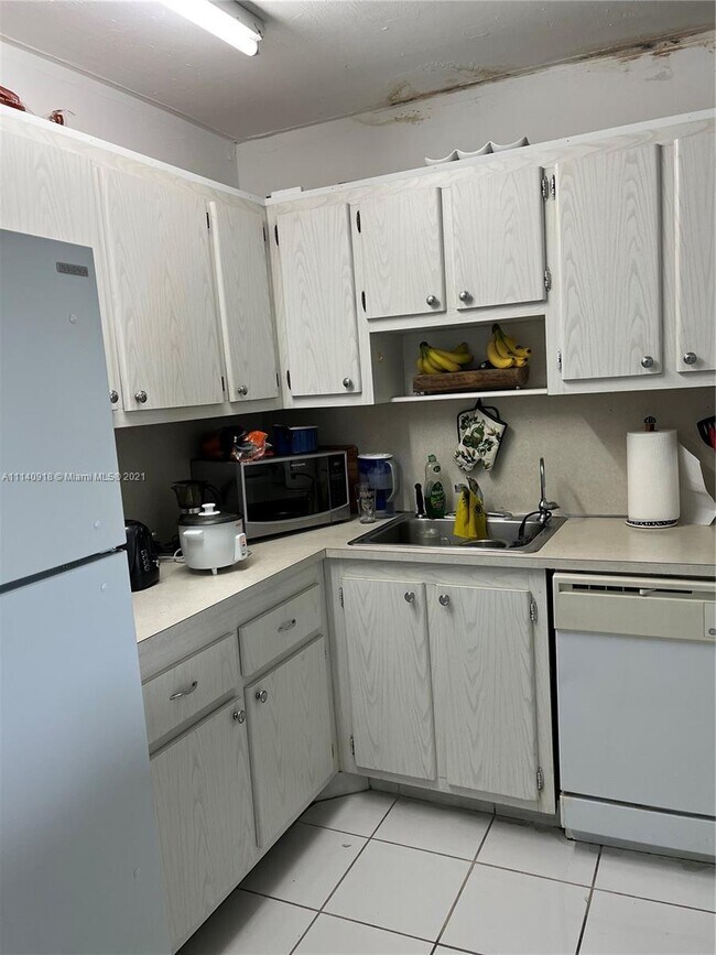 16950 W Dixie Hwy Unit 427, North Miami Beach, FL 33160 Condo for Rent in North Miami Beach