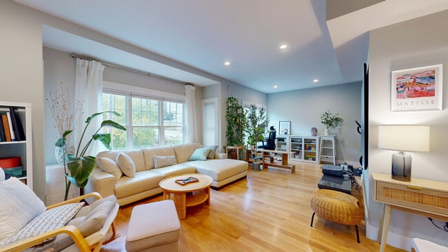 Building Photo - 186 Havre St