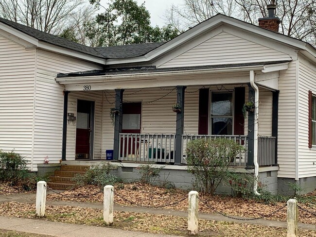 Building Photo - 3/2 Near UGA campus off Bloomfield Street ...