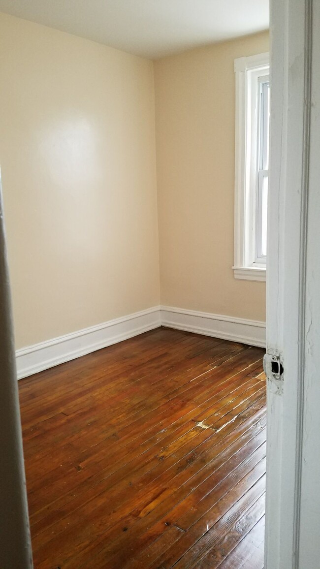 Building Photo - 6532 Saybrook Ave