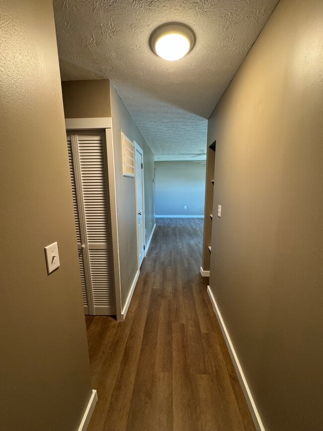 Building Photo - 345 Frayne Dr