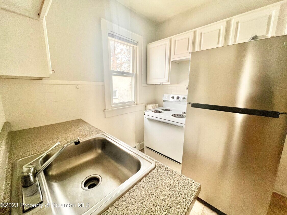 339 S Hyde Park Ave, Scranton, PA 18504 Apartment for Rent in