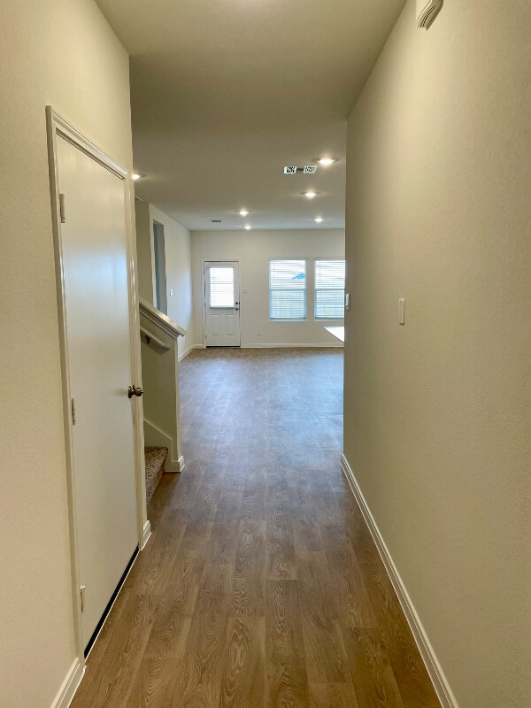 Foto del edificio - 270 Yosemite Dr