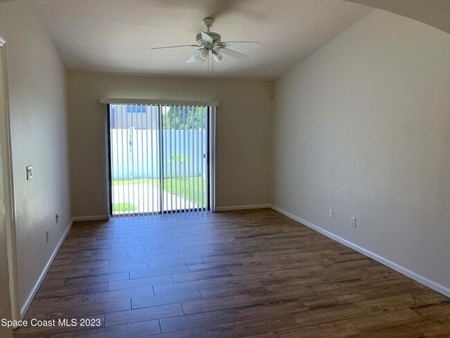 Building Photo - 1070 Luminary Cir