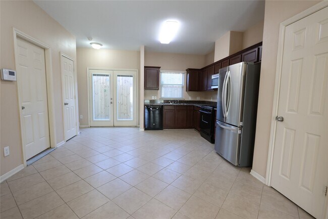 Foto del edificio - 2219 Naomi St