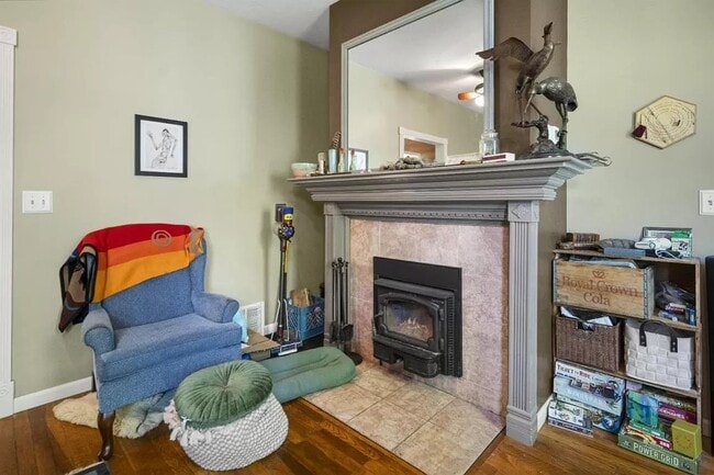 Working fireplace! - 261 Coddington Rd
