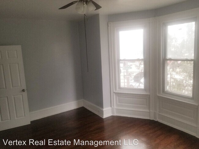 Foto del edificio - 923 Belmont Ave