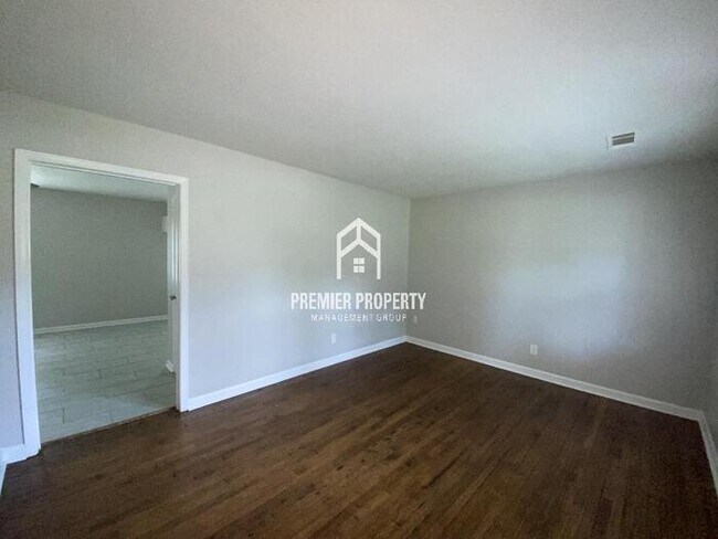 Foto del edificio - 3820 Emerson Ave