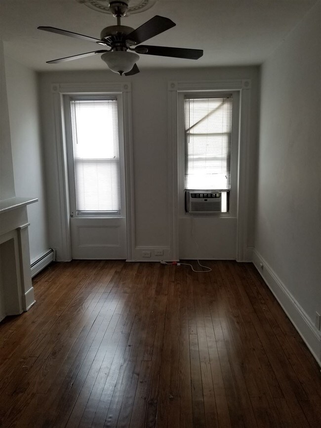 Building Photo - 364 8th St