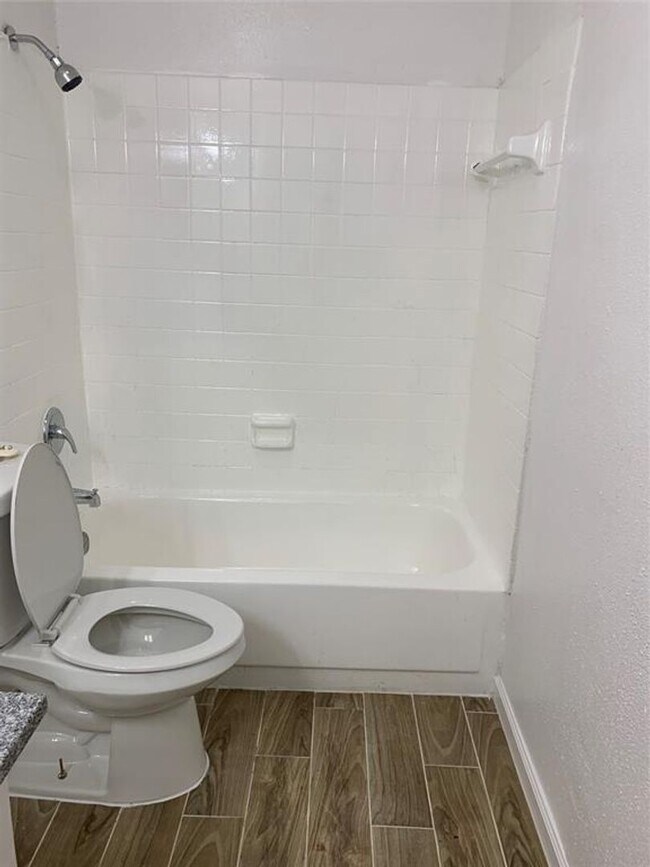 Foto del edificio - 2 BR 2 BA Condo - Downstairs