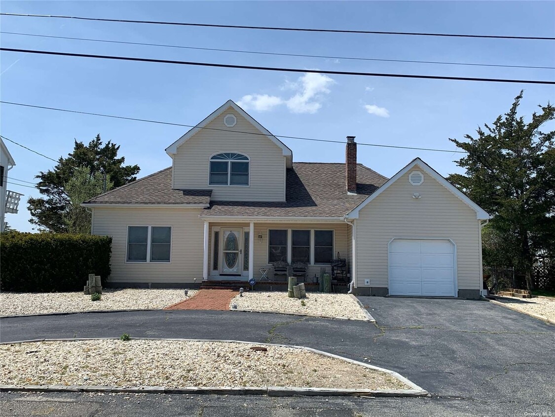 34 Marlin Rd, East Quogue, NY 11942 House Rental in East Quogue, NY