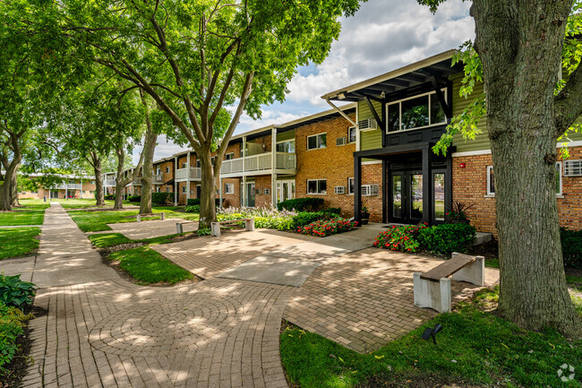 Building Photo - The Preserve at Woodfield