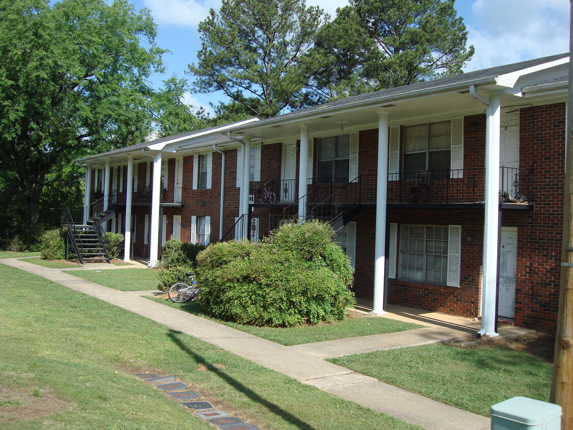 Primary Photo - Edgemont Apartments