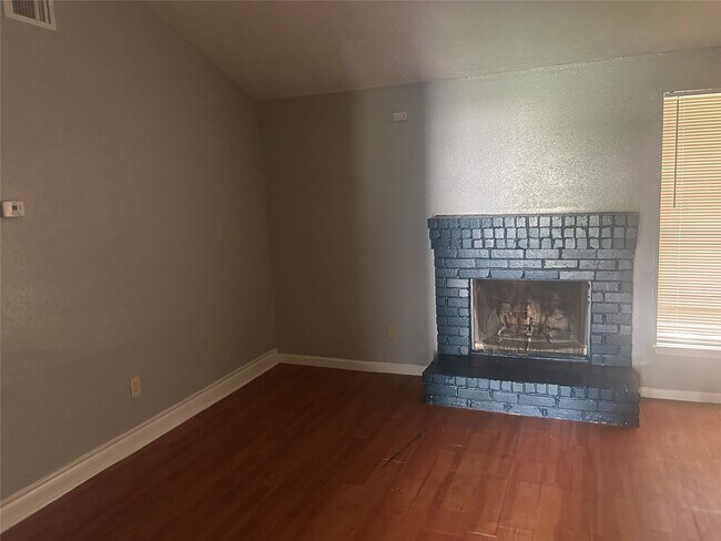 Building Photo - 15818 Willbriar Ln
