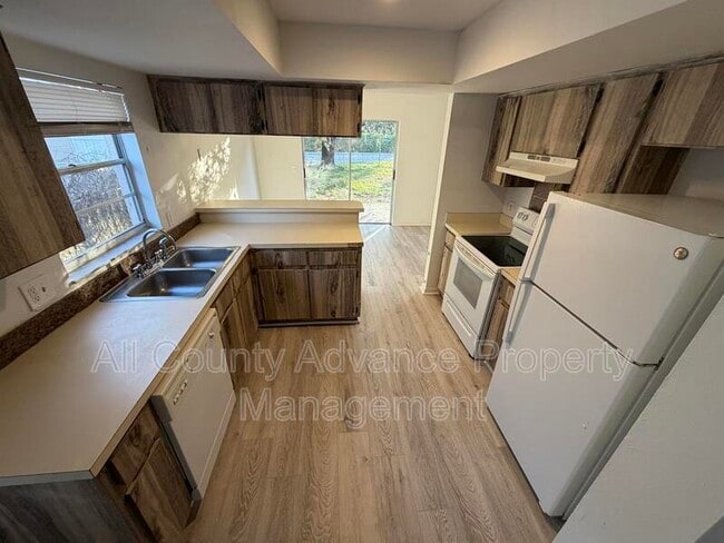 Building Photo - 10001 Turkey Trot Pl