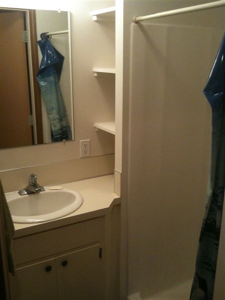Building Photo - 1 br, 0.5 bath  - 264 W 16th St upper unit