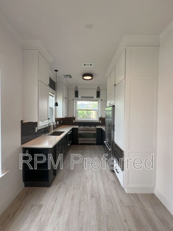 Building Photo - 1423 Holly St