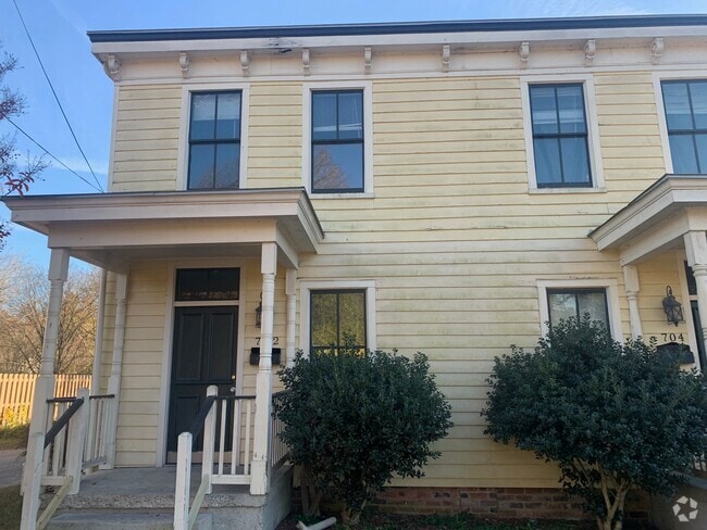 Building Photo - 702 Grove Ave