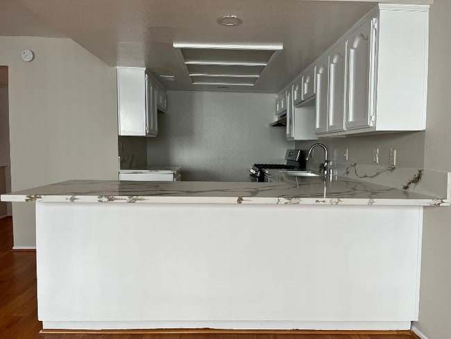 Building Photo - 421 N Kenneth Rd