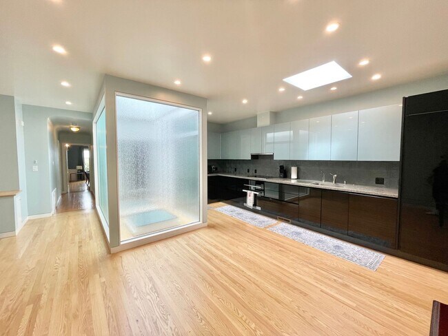 Foto del edificio - 536-538-538 Parker Ave
