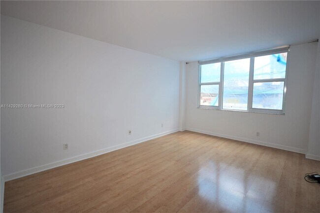 Building Photo - 5600 Collins Ave