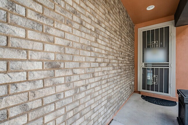 Building Photo - 7050 W Carter Dr