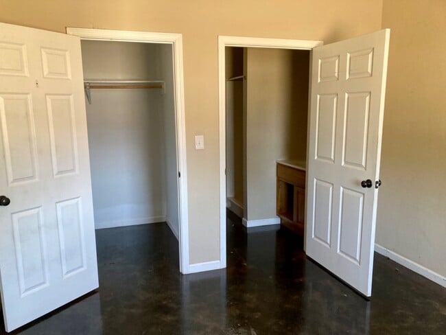 Building Photo - 230 CR 122