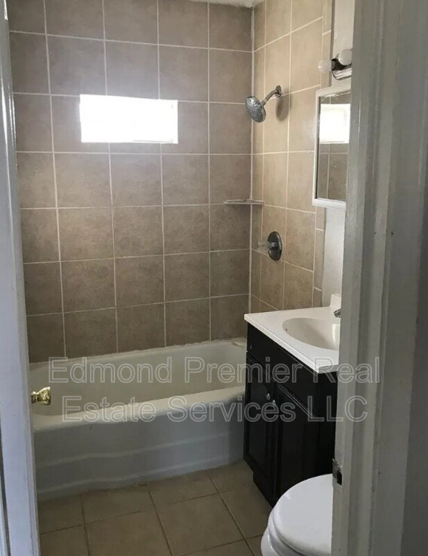 Foto del edificio - 512 NW 95th St