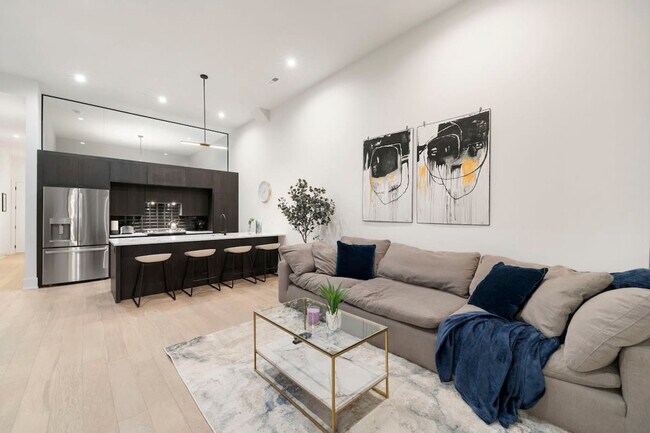 Foto del edificio - 318 W Grand Ave