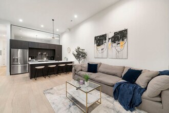 Building Photo - 318 W Grand Ave