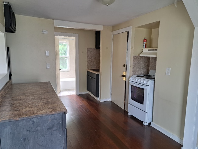 Building Photo - 96 Calmar St