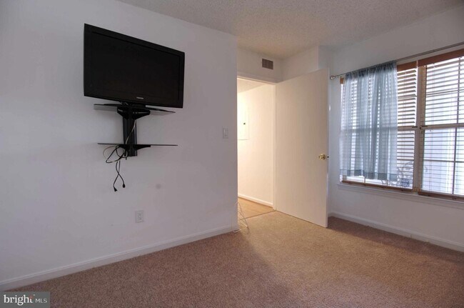 Foto del edificio - 1007 Fallcrest Ct