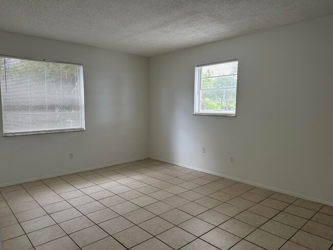 Building Photo - 4606 SE Binnacle Way