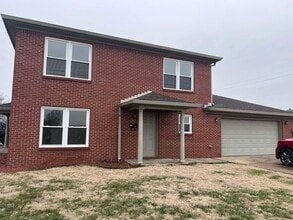 Building Photo - 10 E Poston Rd