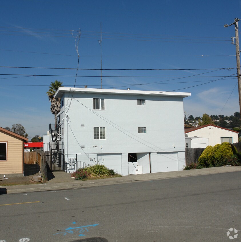 Building Photo - 5049 Glenn Ave