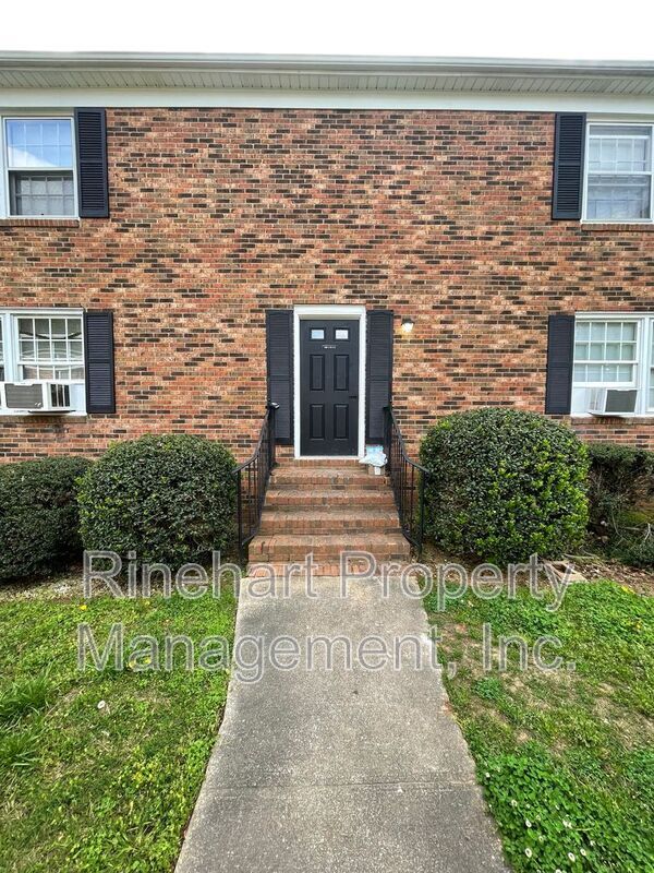 Foto principal - 1045 W Meadow Dr