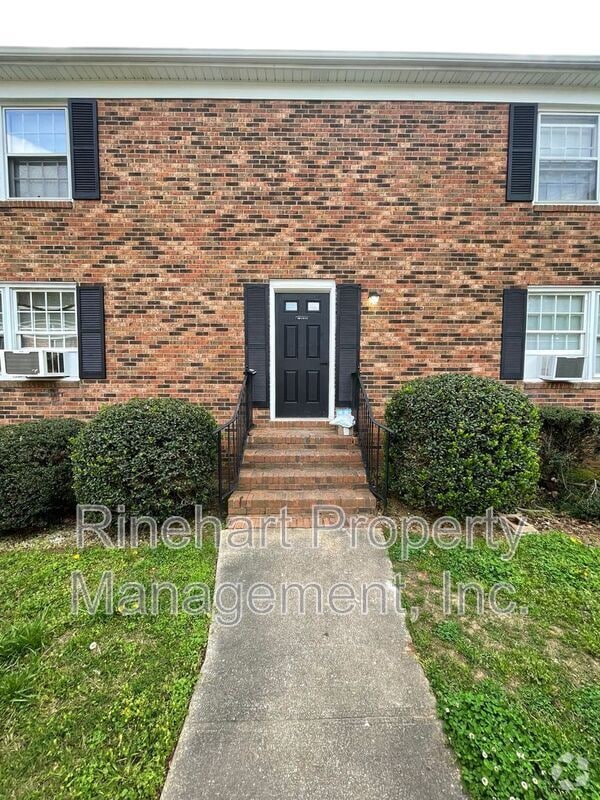 Building Photo - 1045 W Meadow Dr