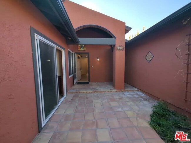 Foto del edificio - 6656 Swan St