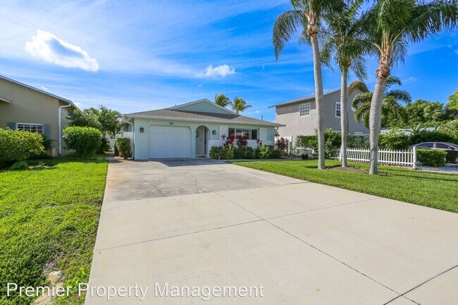 Foto del edificio - 3 br, 2 bath House - 780 92nd Avenue North