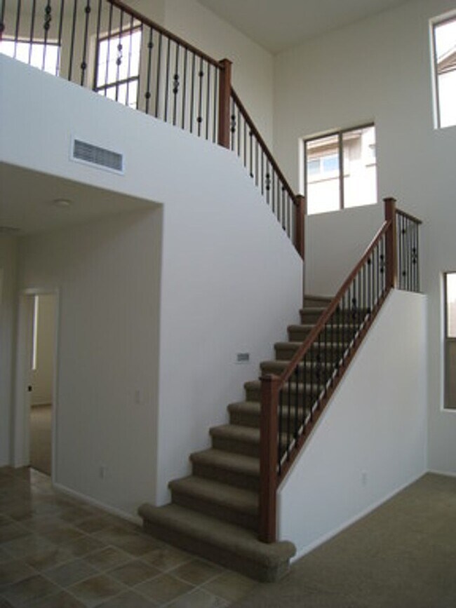 Foto del edificio - Gorgeous 5 bedroom home in Tartesso